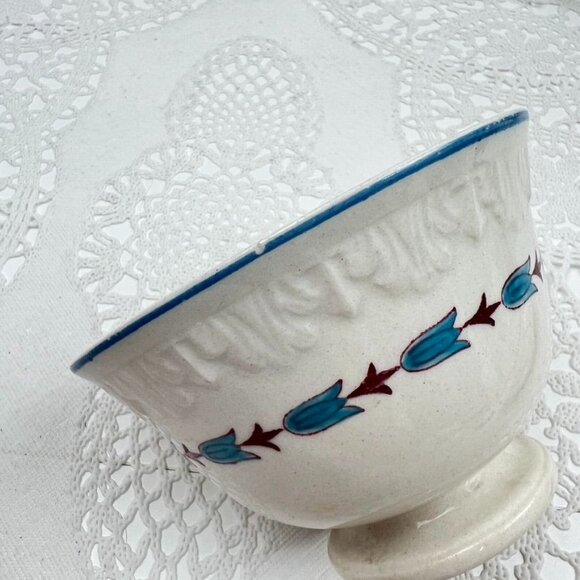 Wedgwood Evenlode Corinthian Floral Set of 2 Tea Cups & Saucers England Embossed - Picture 9 of 16